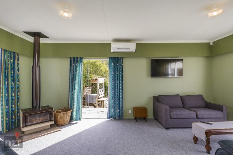 Photo of property in 20 Kuku Street, Tangimoana, 4822