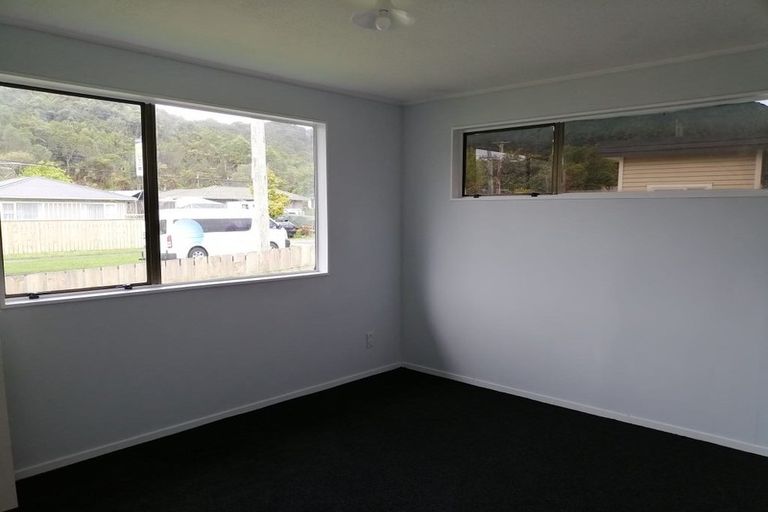 Photo of property in 35 Glen Road, Stokes Valley, Lower Hutt, 5019