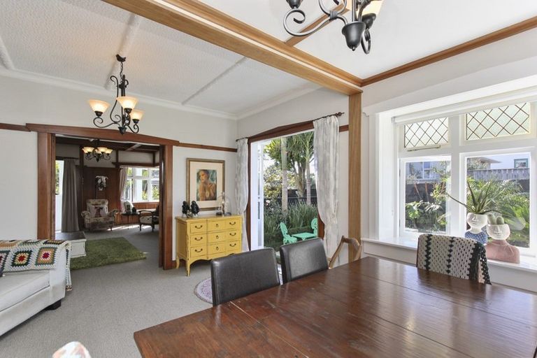 Photo of property in 15 Wallace Place, Westown, New Plymouth, 4310