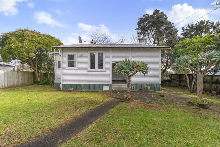 Photo of property in 50 Woodglen Road, Glen Eden, Auckland, 0602