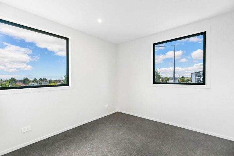 Photo of property in 1/3234 Great North Road, New Lynn, Auckland, 0600