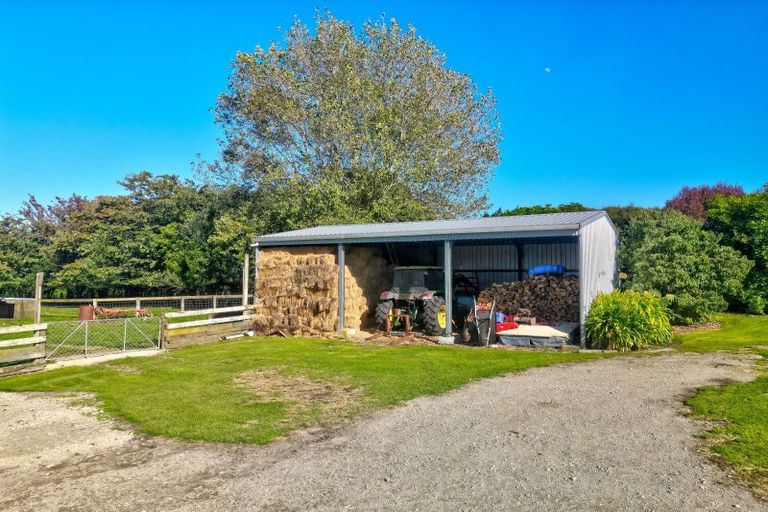 Photo of property in 5 Weraroa Road, Waverley, 4510