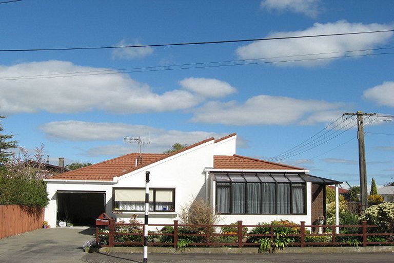 Photo of property in 25 Follett Street, Marton, 4710