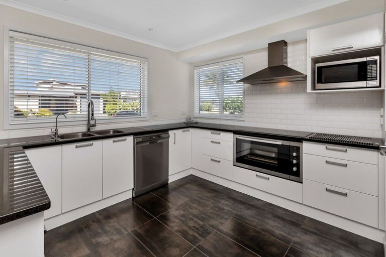 Photo of property in 4 Lanyard Place, One Tree Point, 0118