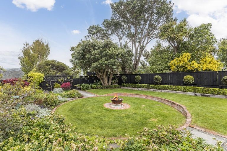 Photo of property in 92 Kahu Road, Paremata, Porirua, 5024