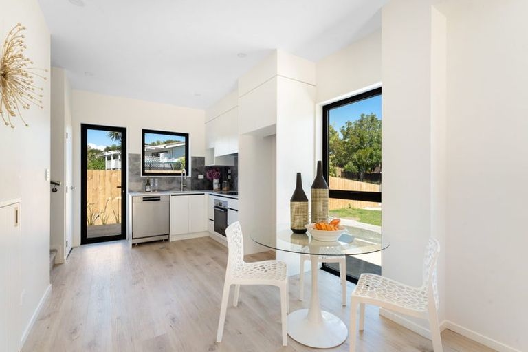 Photo of property in 29d Takapu Street, Henderson, Auckland, 0612