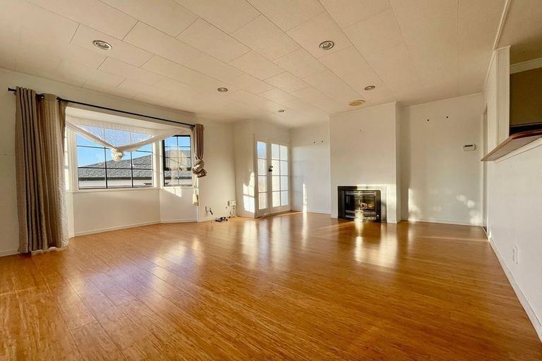 Photo of property in 19 Santiago Crescent, Unsworth Heights, Auckland, 0632