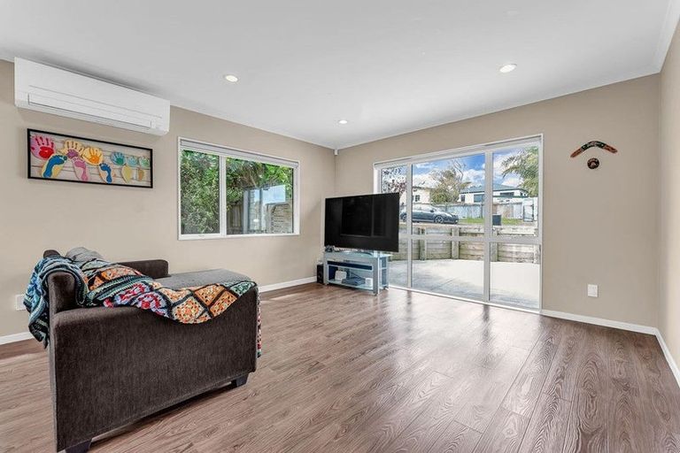Photo of property in 1 Nirmal Place, Sunnyvale, Auckland, 0612