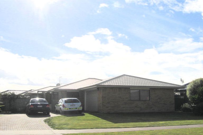 Photo of property in 17 Farringdon Avenue, Rototuna North, Hamilton, 3210