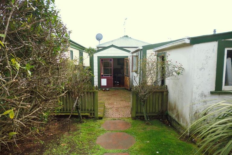 Photo of property in 13 Te Wharepouri Street, Berhampore, Wellington, 6023