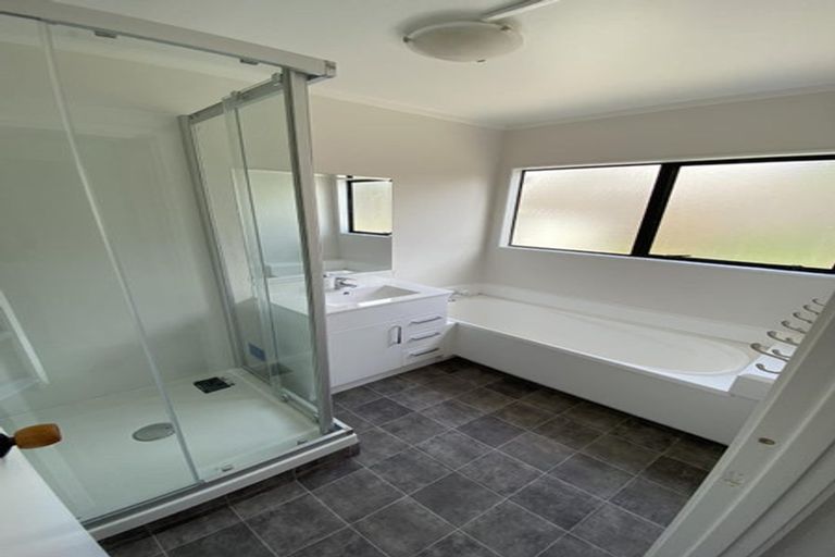 Photo of property in 2/16 Ebony Place, Massey, Auckland, 0614