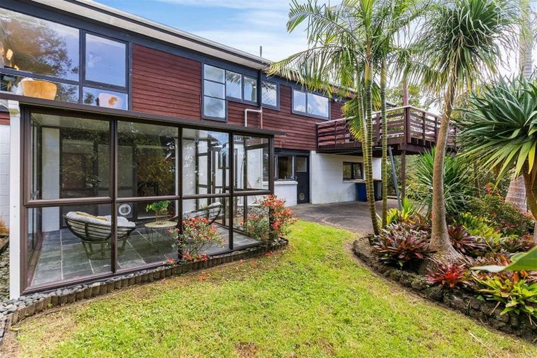 Photo of property in 5 Odette Road, Totara Vale, Auckland, 0629