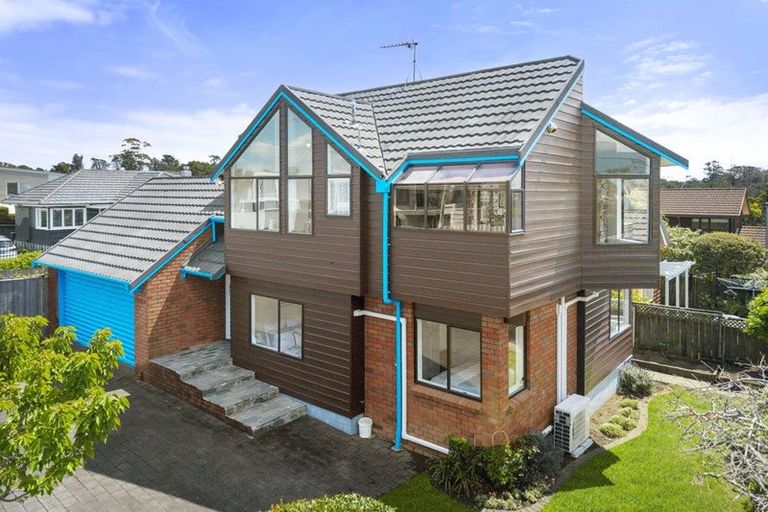 Photo of property in 1/56 Aberdeen Road, Campbells Bay, Auckland, 0620