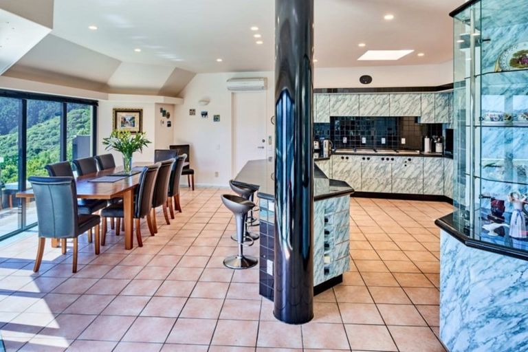 Photo of property in 15 Countess Close, Maupuia, Wellington, 6022