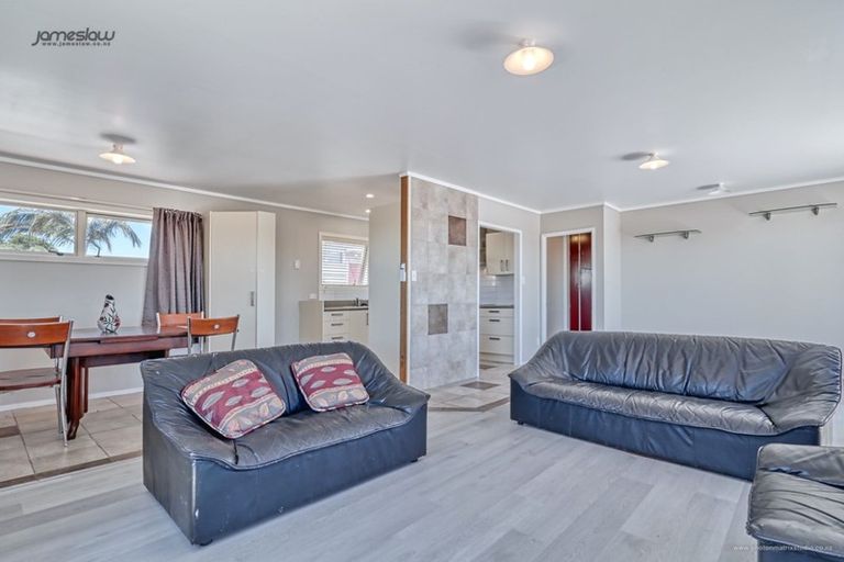 Photo of property in 46 Farquhar Road, Glendene, Auckland, 0602