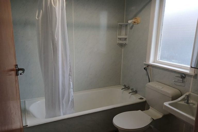 Photo of property in 2/104 Cook Street, West End, Palmerston North, 4410