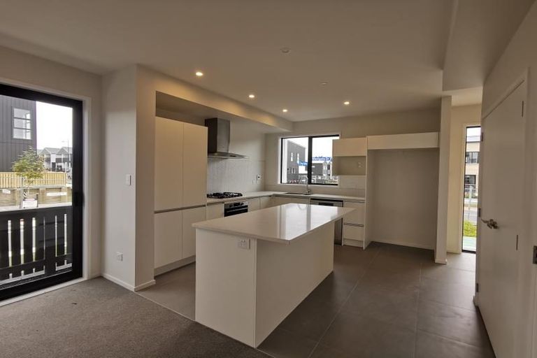 Photo of property in 72 Manarini Road, Westgate, Auckland, 0614