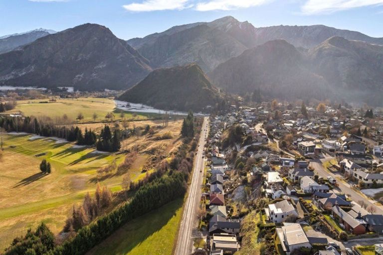 Photo of property in 57 Mcdonnell Road, Arrowtown, 9302