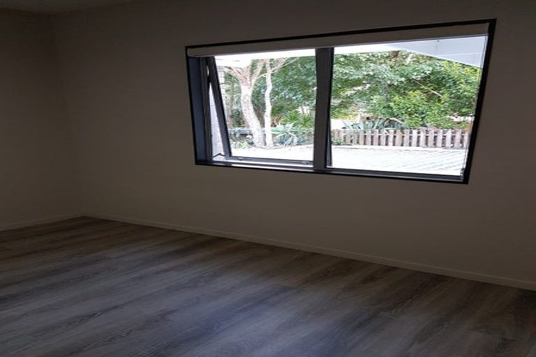 Photo of property in 208 Don Buck Road, Massey, Auckland, 0614