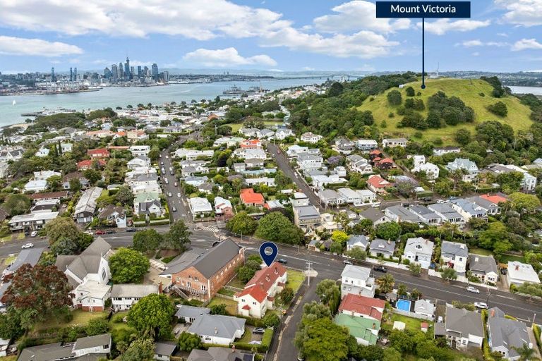 Photo of property in 2/2a Domain Street, Devonport, Auckland, 0624