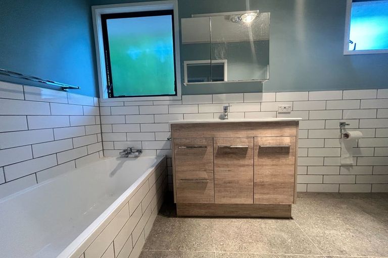 Photo of property in 17 Tomintoul Place, Highland Park, Auckland, 2010