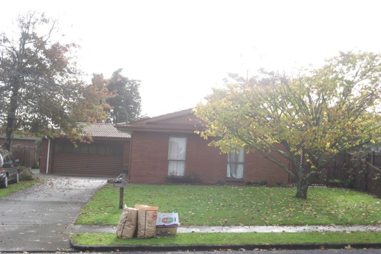 Photo of property in 25 Jillteresa Crescent, Half Moon Bay, Auckland, 2012