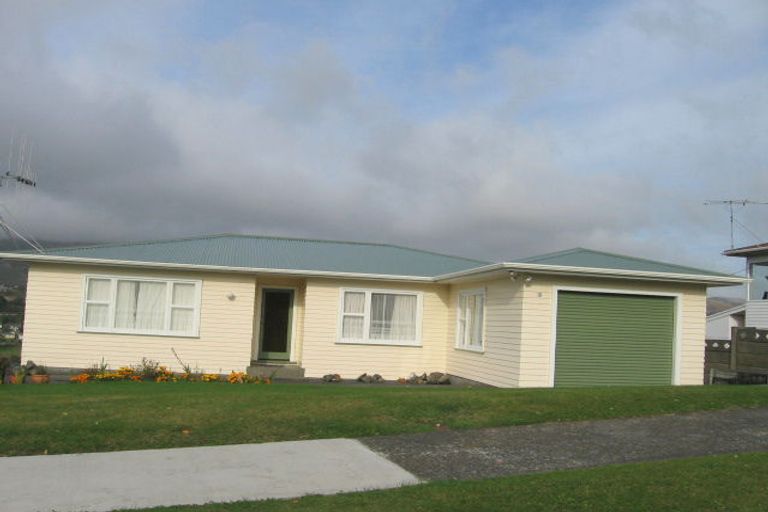 Photo of property in 50 Saint Johns Terrace, Tawa, Wellington, 5028