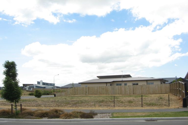 Photo of property in 1 Foresters Crescent, Parklands, Christchurch, 8083