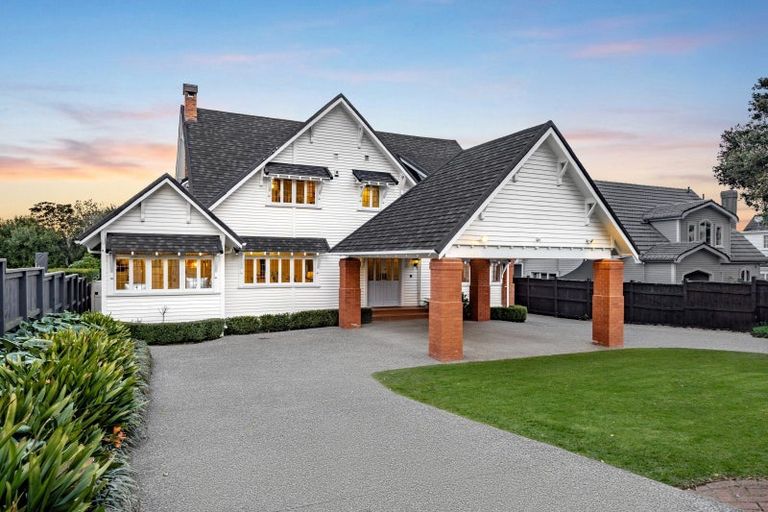 Photo of property in 207 Hurstmere Road, Takapuna, Auckland, 0622