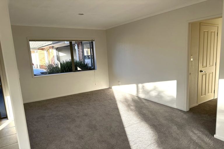 Photo of property in 19 Ballymore Drive, Pinehill, Auckland, 0632