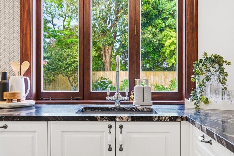 Photo of property in 4 Kent Road, Saint Johns Hill, Whanganui, 4501