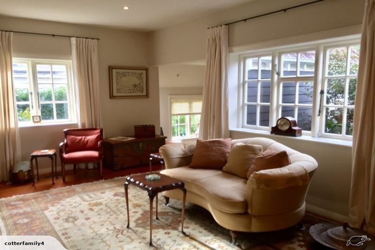 Photo of property in 10 Glen Road, Kelburn, Wellington, 6012