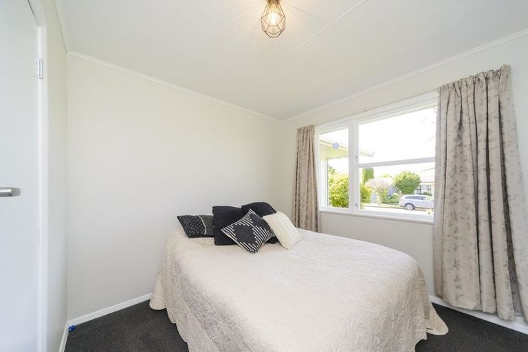Photo of property in 43 Sutherland Crescent, Westbrook, Palmerston North, 4412