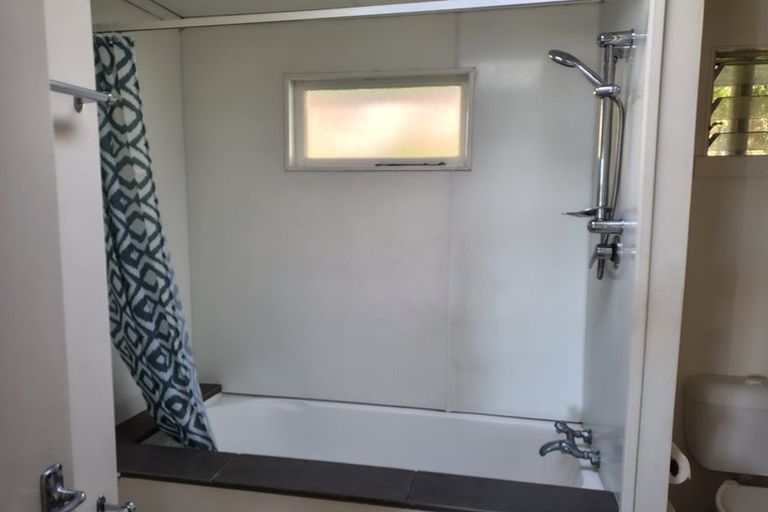 Photo of property in 1/15 Tavern Road, Silverdale, 0932