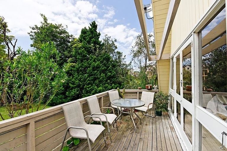 Photo of property in 24 Cornwall Street, Te Atatu South, Auckland, 0610