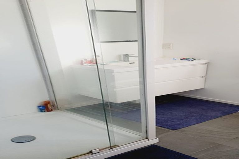 Photo of property in 2 Bell Street, Tawa, Wellington, 5028