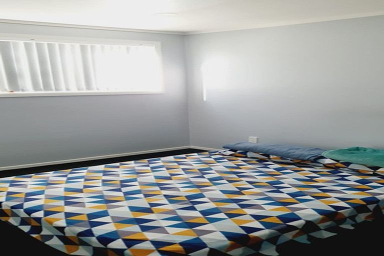 Photo of property in 2 Bell Street, Tawa, Wellington, 5028