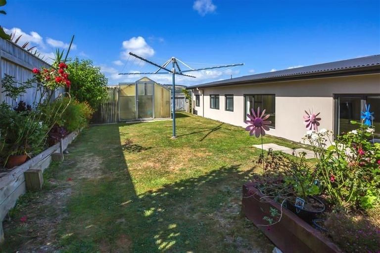 Photo of property in 25 Kaimai Place, Aotea, Porirua, 5024