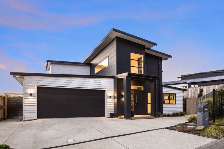 Photo of property in 194 Navigation Drive, Whitby, Porirua, 5024