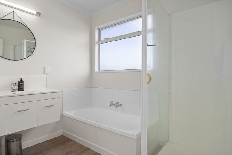 Photo of property in 408a Memorial Avenue, Burnside, Christchurch, 8053