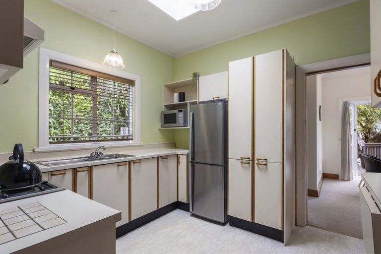 Photo of property in 32 Harland Street, Brooklyn, Wellington, 6021