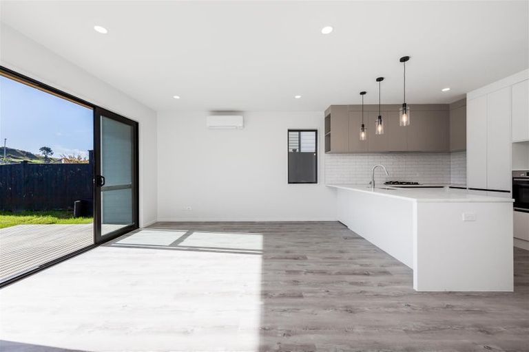 Photo of property in 8 Paparahi Place, Wainui, 0992