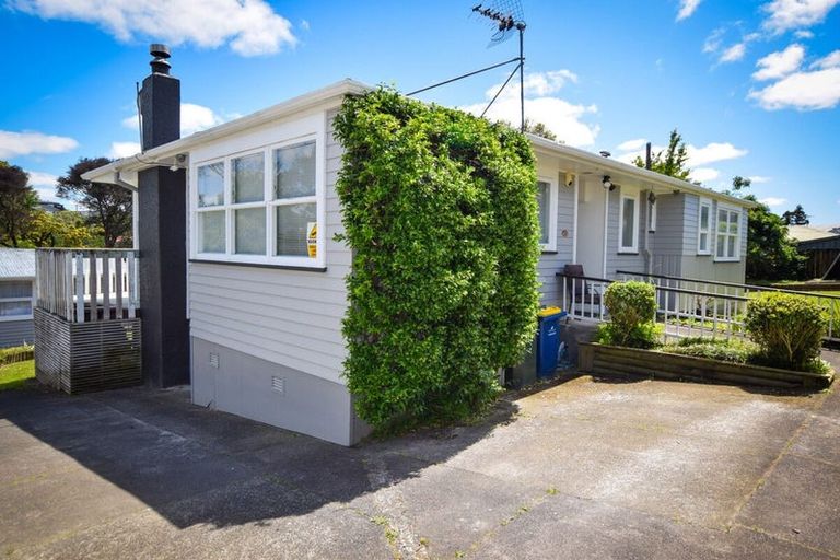 Photo of property in 67 Barrys Road, Glendene, Auckland, 0602