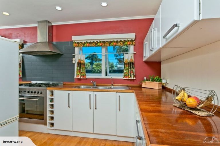 Photo of property in 86 Carlisle Road, Browns Bay, Auckland, 0632