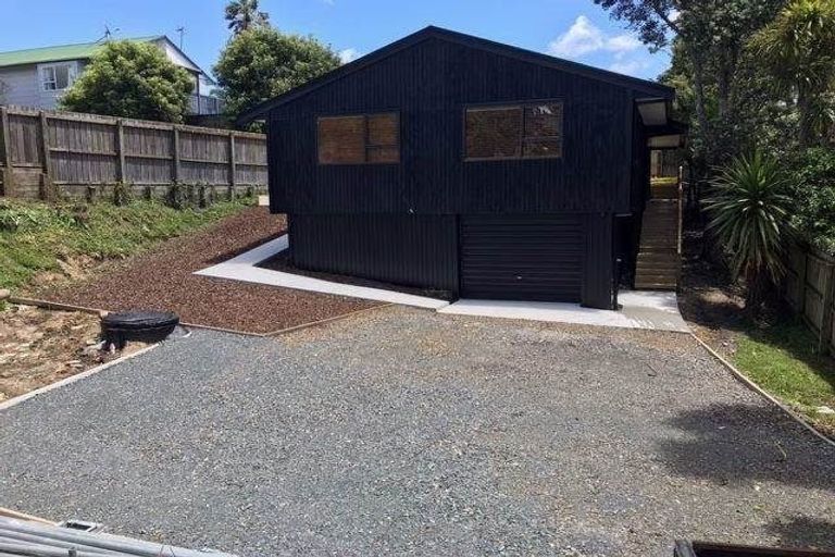 Photo of property in 2/6 Cresta Avenue, Beach Haven, Auckland, 0626