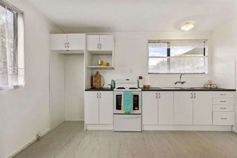 Photo of property in 2/61 Redcrest Avenue, Red Hill, Papakura, 2110