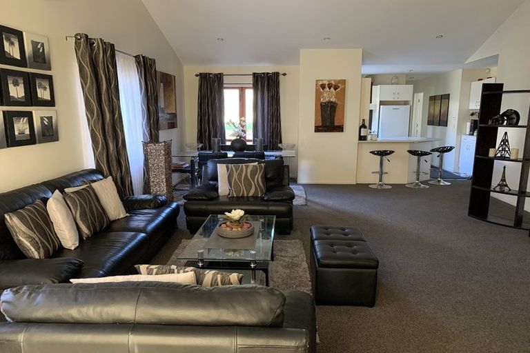 Photo of property in 11 Ali Place, Ranui, Auckland, 0612