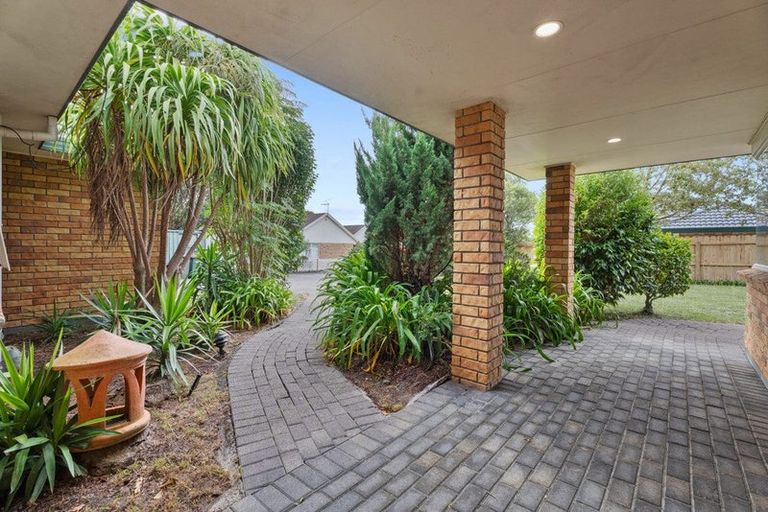 Photo of property in 8 Hagen Close, Golflands, Auckland, 2013