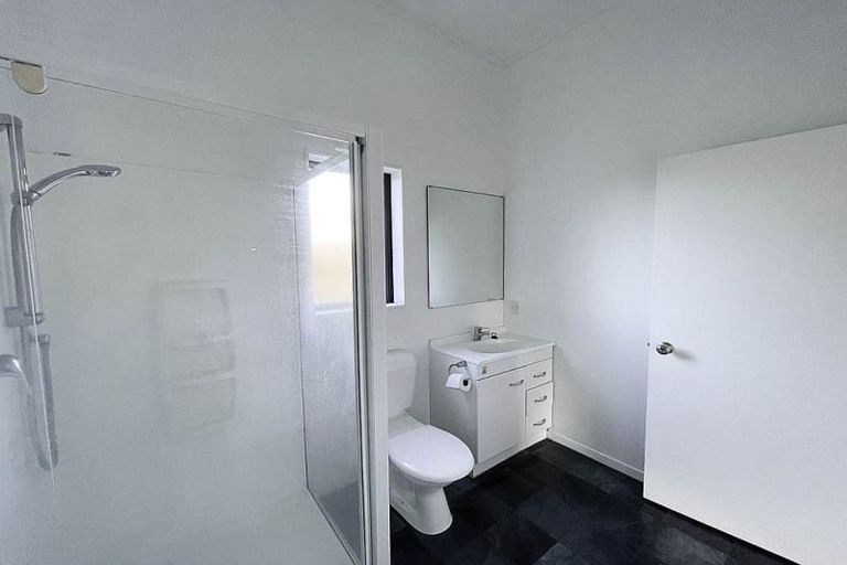 Photo of property in 127 Lancaster Road, Beach Haven, Auckland, 0626