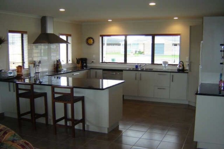 Photo of property in 23 Gandalf Crescent, Paraparaumu, 5032